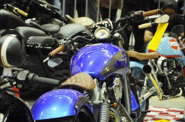 Kuala Lumpur, Malezya - 25 Mart 2019: Yüksek performanslı motosiklet kulpu barı ve ona bağlı tüm ekipmanlar.  