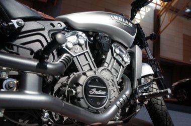 Kuala Lumpur, Malezya - 11 Nisan 2019: V-ikizleri yüksek performanslı motorlu ağır kruvazör. Sergi salonunda satılık.. 