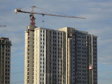Kuala Lumpur, Malezya - 28 Haziran 2018: Yüksek katlı apartman veya inşaat halindeki daire. Modern cephe tasarımıyla tanıtılan tasarım. Yüksek katlı apartman Malezya 'nın kentsel bölgesinde popülerdi. 