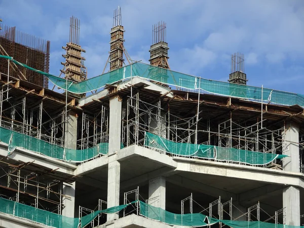 Kuala Lumpur Malaysia Januari 2017 Rakennusbetonirakenne Rakennustyömaalla Rakennusalan Työntekijöiden Puurakenteista — kuvapankkivalokuva
