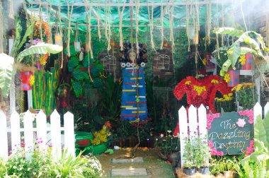 Putrajaya, Malezya - 30 Mayıs 2016: Floria Garden, Putrajaya, Malezya 'da geri dönüşüm malzemesi ve çiçek karışımından yapılmış küçük bir cep bahçesi. 