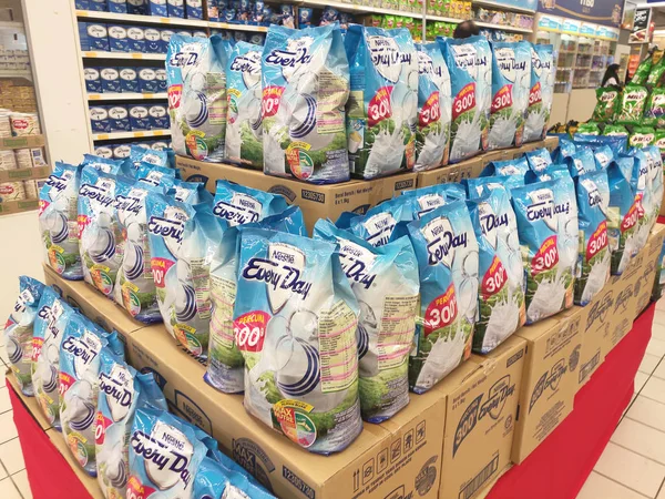 Kuala Lumpur Malaysia Juli 2019 Mjölkpulver Mjukt Förpackade Förpackningar Visas — Stockfoto