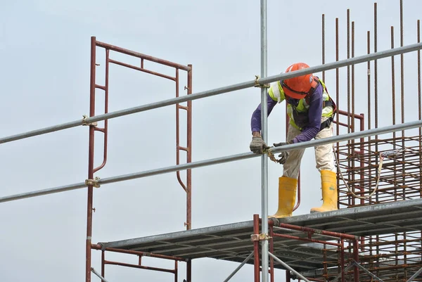 Perak Malasia Julio 2016 Trabajadores Construcción Que Usan Arnés Seguridad — Foto de Stock