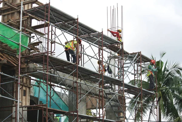 Perak Malasia Julio 2016 Trabajadores Construcción Que Usan Arnés Seguridad — Foto de Stock