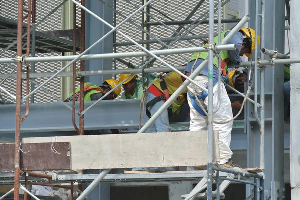 Perak Malasia Julio 2016 Trabajadores Construcción Que Usan Arnés Seguridad — Foto de Stock