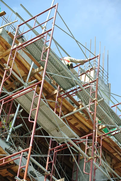 Perak Malaysia Juli 2016 Bauarbeiter Tragen Sicherheitsgurte Und Montieren Gerüste — Stockfoto