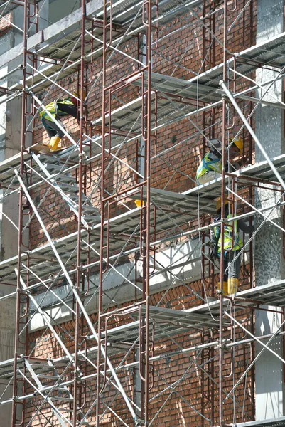 Seremban Malasia Agosto 2016 Trabajadores Construcción Que Usan Arnés Seguridad — Foto de Stock