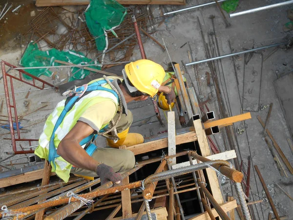 Seremban Malaysien August 2016 Bauarbeiter Tragen Auf Der Baustelle Seremban — Stockfoto