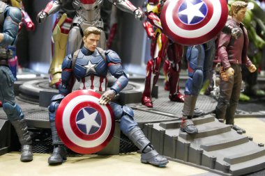Kuala Lumpur, Malezya - 22 Haziran: Marvel çizgi romanlarından hayali karakter aksiyon figürü Kaptan Amerika. Koleksiyoncu tarafından halka gösterilen eylem figürü.