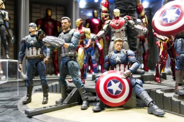 Kuala Lumpur, Malezya - 22 Haziran: Marvel çizgi romanlarından hayali karakter aksiyon figürü Kaptan Amerika. Koleksiyoncu tarafından halka gösterilen eylem figürü.