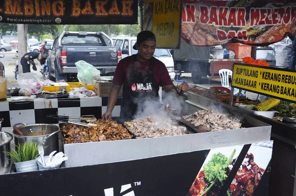 Kuala Lumpur Malaysia Janeiro 2020 Vendedores Ambulantes Vendem Comida Local — Fotografia de Stock