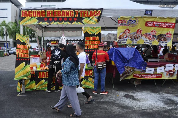 Kuala Lumpur Malasia Enero 2020 Los Vendedores Ambulantes Venden Comida —  Fotos de Stock