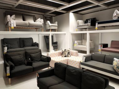 Kuala Lumpur, Malezya - 21 Temmuz 2019: Ikea Malezya sergi salonu. Ikea, 1943 yılında İsveç 'te kurulan dünyanın en büyük mobilya perakendecisi.