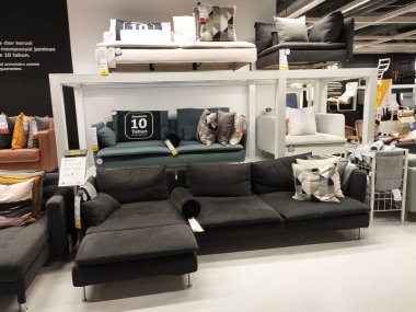 Kuala Lumpur, Malezya - 21 Temmuz 2019: Ikea Malezya sergi salonu. Ikea, 1943 yılında İsveç 'te kurulan dünyanın en büyük mobilya perakendecisi.