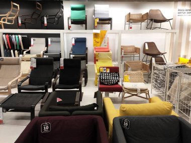 Kuala Lumpur, Malezya - 21 Temmuz 2019: Ikea Malezya sergi salonu. Ikea, 1943 yılında İsveç 'te kurulan dünyanın en büyük mobilya perakendecisi.