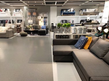 Kuala Lumpur, Malezya - 21 Temmuz 2019: Ikea Malezya sergi salonu. Ikea, 1943 yılında İsveç 'te kurulan dünyanın en büyük mobilya perakendecisi.