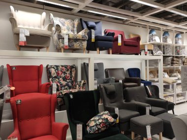 Kuala Lumpur, Malezya - 21 Temmuz 2019: Ikea Malezya sergi salonu. Ikea, 1943 yılında İsveç 'te kurulan dünyanın en büyük mobilya perakendecisi.