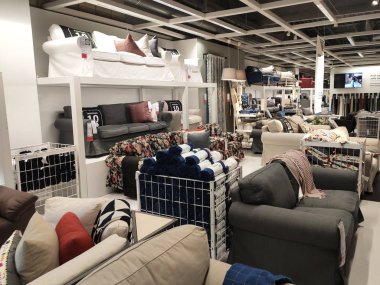 Kuala Lumpur, Malezya - 21 Temmuz 2019: Ikea Malezya sergi salonu. Ikea, 1943 yılında İsveç 'te kurulan dünyanın en büyük mobilya perakendecisi.