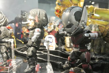 Kuala Lumpur, Malezya - 5 Ekim 2019: Marvel Iron Man çizgi roman ve filmlerinden Karınca Adam karakter aksiyon figürüne odaklandı. Koleksiyoncu tarafından halka gösterilmiştir. 