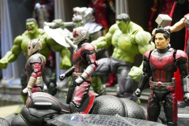 Kuala Lumpur, Malezya - 5 Ekim 2019: Marvel Iron Man çizgi roman ve filmlerinden Karınca Adam karakter aksiyon figürüne odaklandı. Koleksiyoncu tarafından halka gösterilmiştir. 