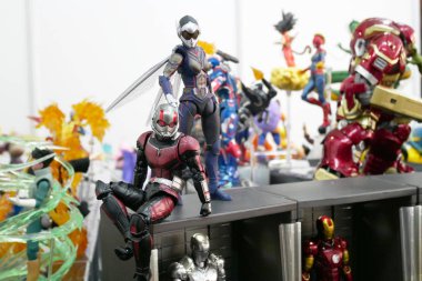 Kuala Lumpur, Malezya - 5 Ekim 2019: Marvel Iron Man çizgi roman ve filmlerinden Karınca Adam karakter aksiyon figürüne odaklandı. Koleksiyoncu tarafından halka gösterilmiştir. 