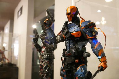 Kuala Lumpur, Malezya - 30 Temmuz 2019 Deathstroke aksiyon figürü. DC Comic 'teki süper kötü karakter. Koleksiyoncu tarafından halka gösterilmiştir. 