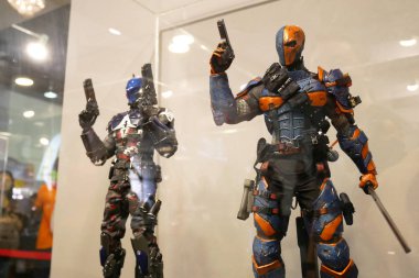 Kuala Lumpur, Malezya - 30 Temmuz 2019 Deathstroke aksiyon figürü. DC Comic 'teki süper kötü karakter. Koleksiyoncu tarafından halka gösterilmiştir. 