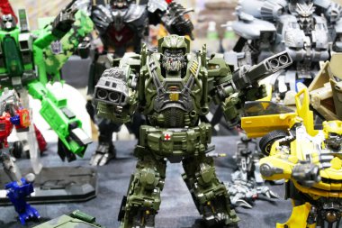 Kuala Lumpur, Malezya - 5 Ekim 2019: Hasbro tarafından geliştirilen çizgi filmden uyarlanmış hayali karakter Transformers oyuncak figürü. Kahraman Autobotlar ve Decepticonlar. Halk için Göster. 