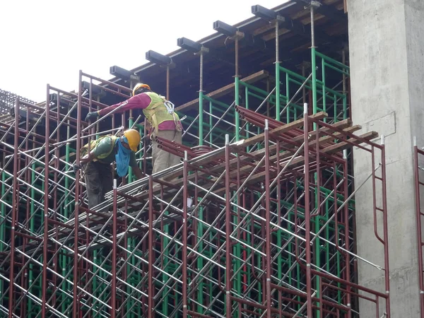 Kuala Lumpur Malaisie Juillet 2019 Travailleurs Construction Portant Équipement Sécurité — Photo