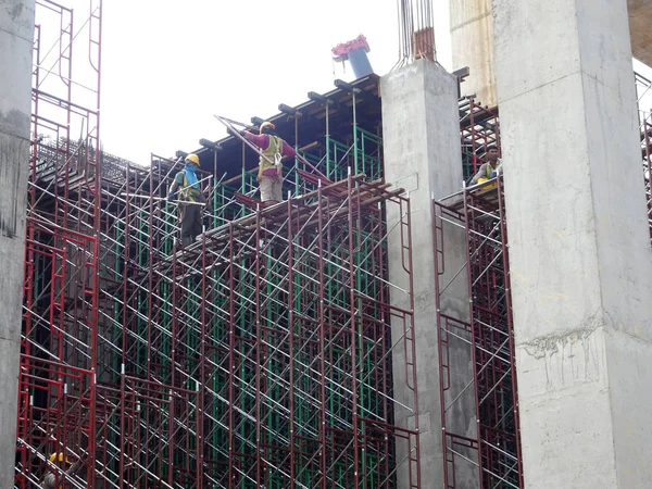 Kuala Lumpur Malasia Julio 2019 Trabajadores Construcción Que Usan Equipo — Foto de Stock