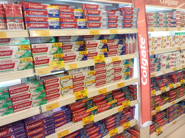 Kuala Lumpur Malaysia December 2019 Toothpaste Box Displayed Shelf Sorted — Stockfoto