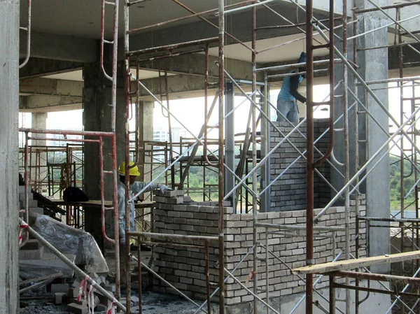 Kuala Lumpur Malaysia Agosto 2019 Tijolos Trabalhadores Construção Civil Canteiro — Fotografia de Stock