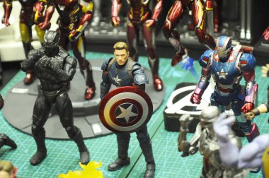 Kuala Lumpur, Malezya - 22 Haziran: Marvel çizgi romanlarından hayali karakter aksiyon figürü Kaptan Amerika. Koleksiyoncu tarafından halka gösterilen eylem figürü.