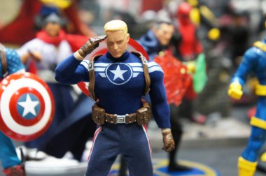 Kuala Lumpur, Malezya - 22 Haziran: Marvel çizgi romanlarından hayali karakter aksiyon figürü Kaptan Amerika. Koleksiyoncu tarafından halka gösterilen eylem figürü.