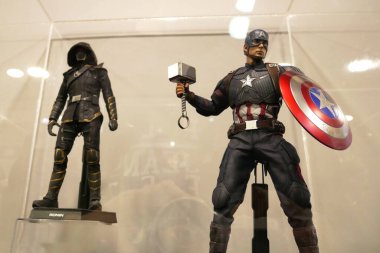 Kuala Lumpur, Malezya - 22 Haziran: Marvel çizgi romanlarından hayali karakter aksiyon figürü Kaptan Amerika. Koleksiyoncu tarafından halka gösterilen eylem figürü.