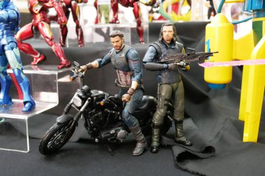 Kuala Lumpur, Malezya - 22 Haziran: Marvel çizgi romanlarından hayali karakter aksiyon figürü Kaptan Amerika. Koleksiyoncu tarafından halka gösterilen eylem figürü.