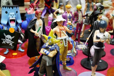 KUALA LUMPUR, MALAYSIA -ECTOBER 6, 2018: Japon ünlü One Piece animesindeki kurgusal karakter aksiyon figürüne odaklandı. Koleksiyoncu tarafından halk için görüntüle. 