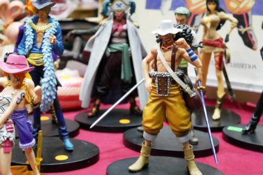 KUALA LUMPUR, MALAYSIA -ECTOBER 6, 2018: Japon ünlü One Piece animesindeki kurgusal karakter aksiyon figürüne odaklandı. Koleksiyoncu tarafından halk için görüntüle. 