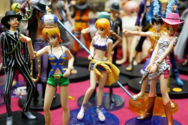 KUALA LUMPUR, MALAYSIA -ECTOBER 6, 2018: Japon ünlü One Piece animesindeki kurgusal karakter aksiyon figürüne odaklandı. Koleksiyoncu tarafından halk için görüntüle. 