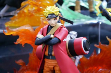 KUALA LUMPUR, MALAYSIA - 15 Mart 2020: Japon popüler çizgi film dizisi NARUTO 'nun kurgusal karakter aksiyon figürüne odaklandı. Koleksiyoncu tarafından halka gösterilmiştir. 