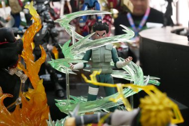 KUALA LUMPUR, MALAYSIA - 15 Mart 2020: Japon popüler çizgi film dizisi NARUTO 'nun kurgusal karakter aksiyon figürüne odaklandı. Koleksiyoncu tarafından halka gösterilmiştir. 