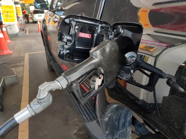 Seremban Malasia Marzo 2020 Gasolina Vierte Tanque Vehículo Con Una —  Fotos de Stock