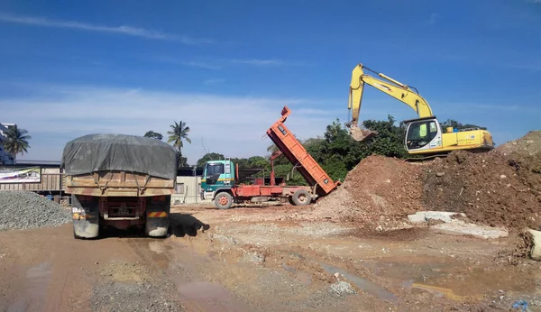 Malacca Malaysia March 2020 Excavators Machine Construction Site 它被用来在建筑工地挖掘土壤和提升材料 用装有水桶的液压臂 — 图库照片