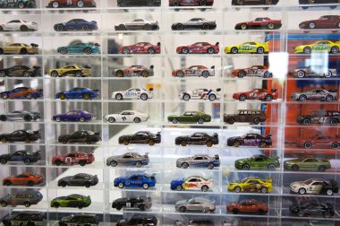 KUALA LUMPUR, MALAYSIA - Mart 01, 2020: Minyatür oyuncak araba Hot Wheel üzerine odaklanmış. Koleksiyoncu tarafından halka satışa sunulmuştur..