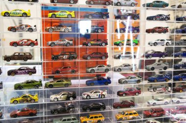 KUALA LUMPUR, MALAYSIA - Mart 01, 2020: Minyatür oyuncak araba Hot Wheel üzerine odaklanmış. Koleksiyoncu tarafından halka satışa sunulmuştur..