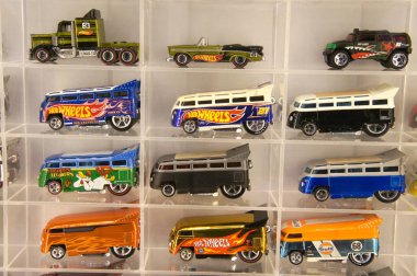 KUALA LUMPUR, MALAYSIA - Mart 01, 2020: Minyatür oyuncak araba Hot Wheel üzerine odaklanmış. Koleksiyoncu tarafından halka satışa sunulmuştur..