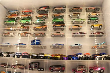 KUALA LUMPUR, MALAYSIA - Mart 01, 2020: Minyatür oyuncak araba Hot Wheel üzerine odaklanmış. Koleksiyoncu tarafından halka satışa sunulmuştur..