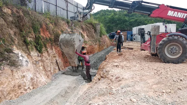 Kuala Lumpur Malaysia Mai 2017 Bauarbeiter Gießen Nassen Beton Mit — Stockfoto