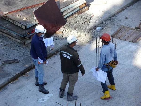 Malacca Malaisie Mai 2017 Les Travailleurs Construction Discutent Sur Chantier — Photo