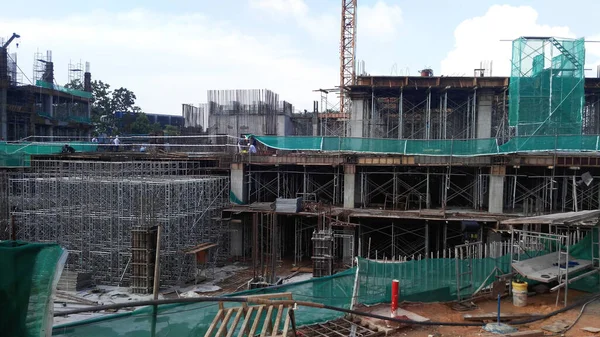 クアラルンプール マレーシア 2020年3月5日 建設現場は日中営業しています 上司の監督の下で予定通りの活動をする労働者は忙しい — ストック写真